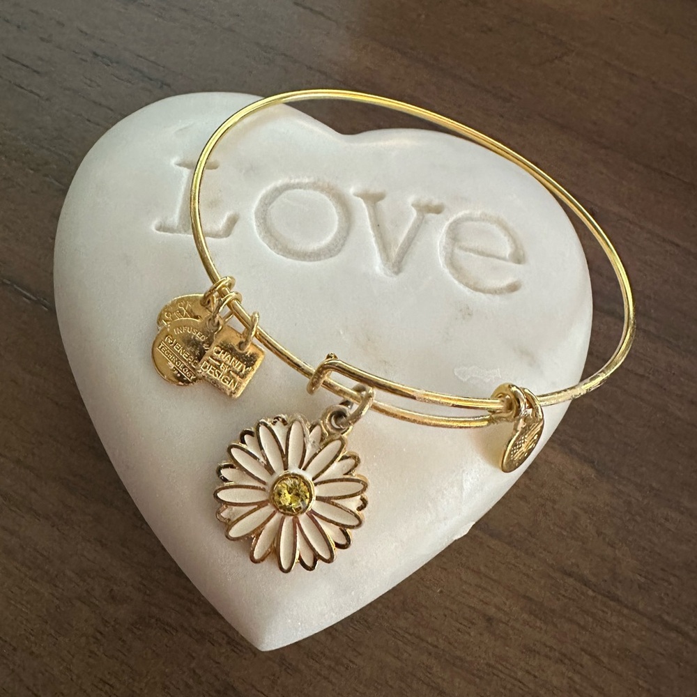 Gold Daisy Charm Bracelet 6 total